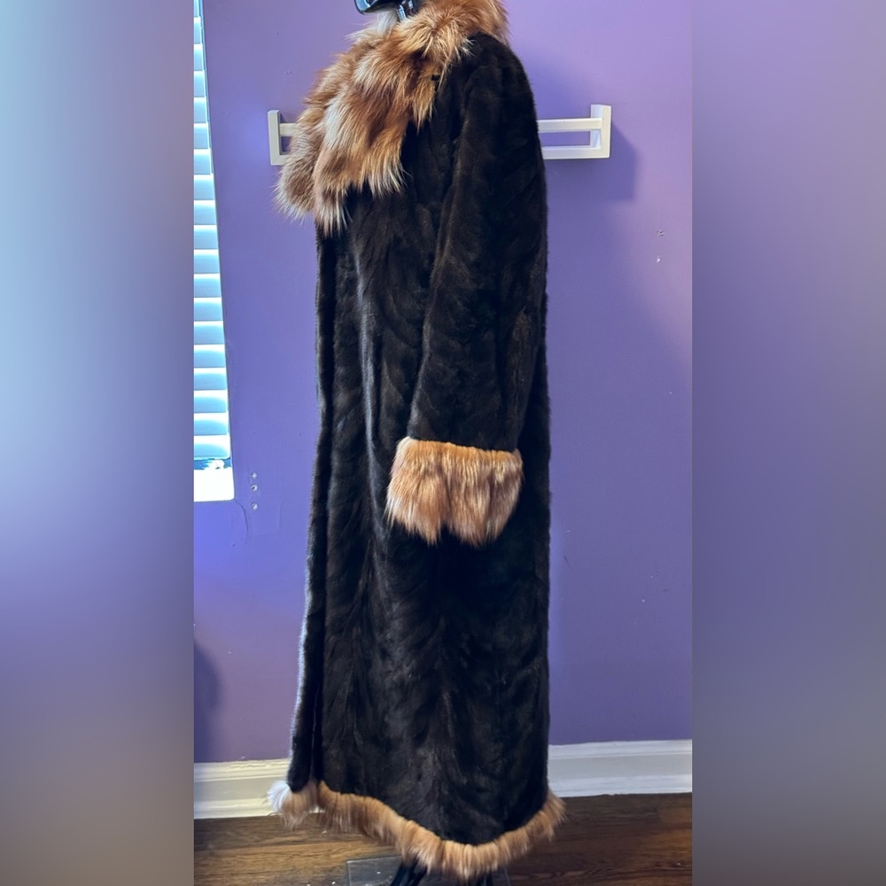 Brown mink fur coat with red fox fur collar trim - Picture 13 of 16